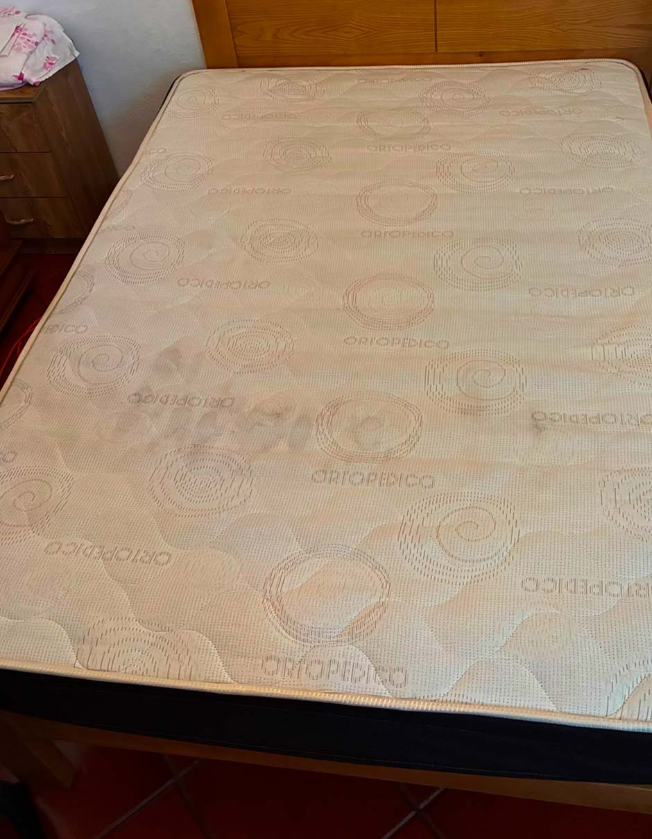 Colchão de cama antes da higienização